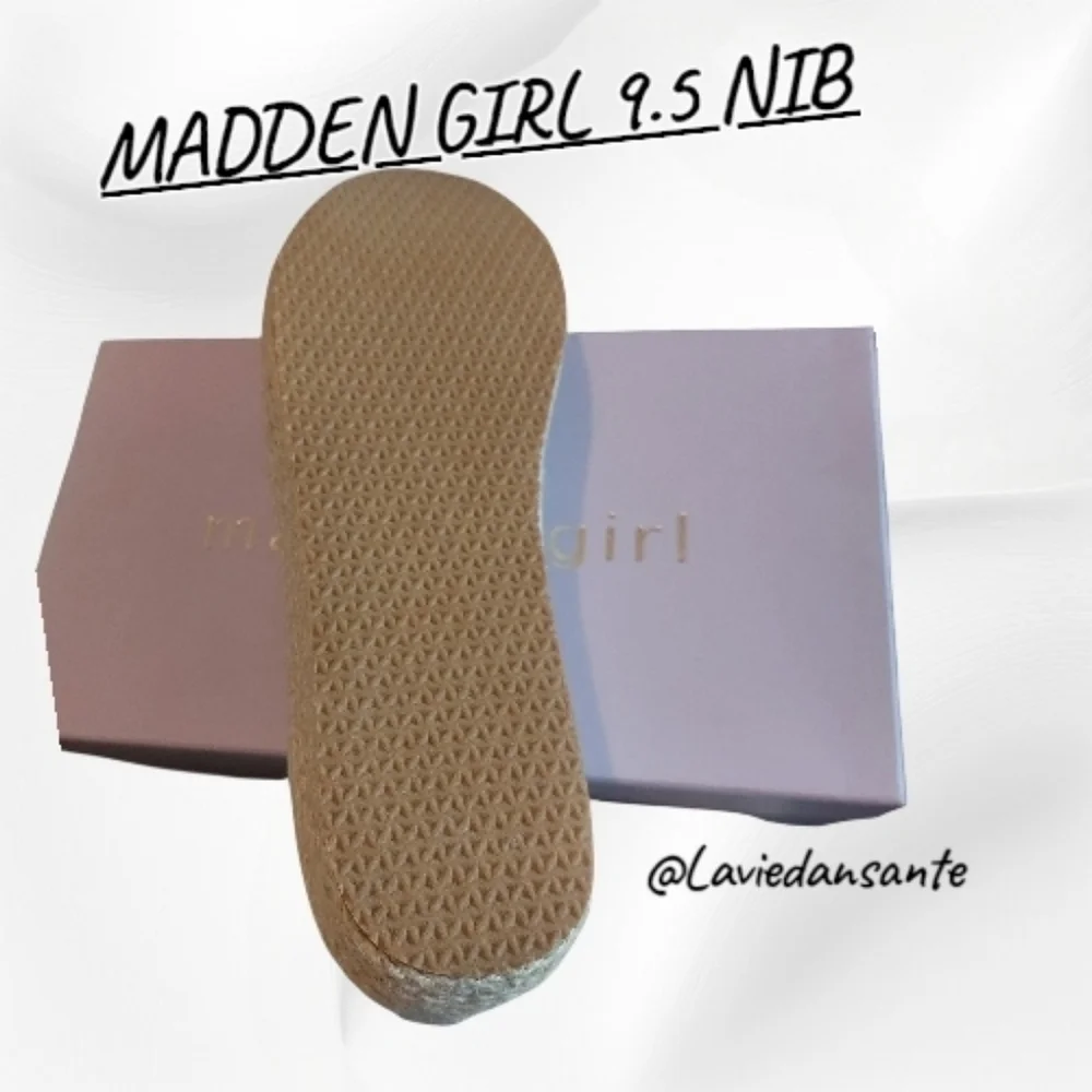 Madden Girl Fashion Sneakers Size 9.5 NIB